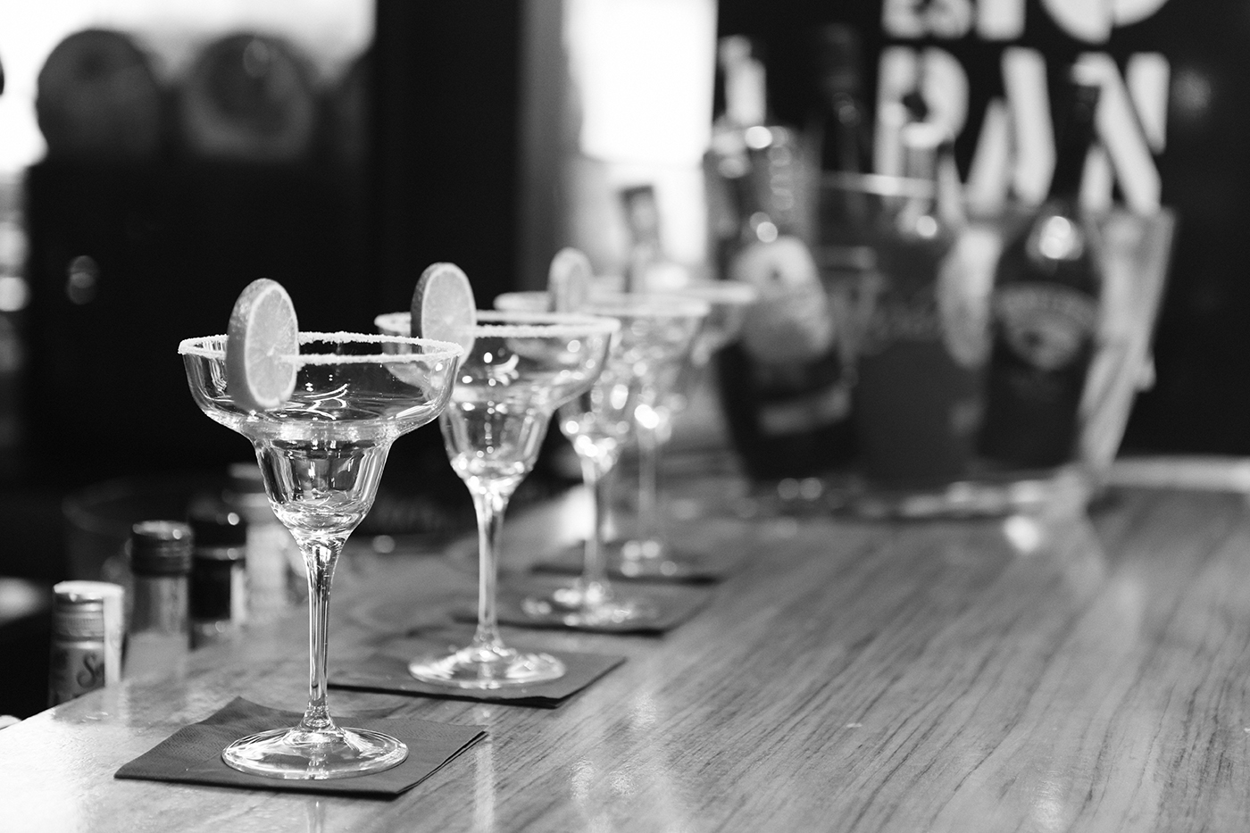 alcohol-bar-black-and-white-4295